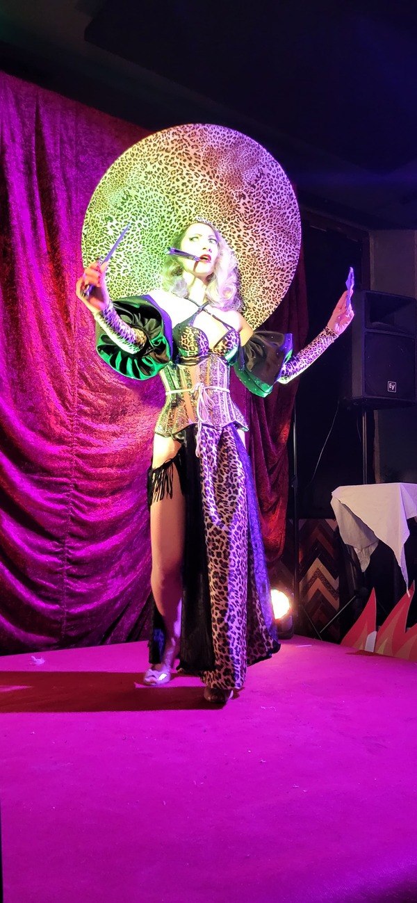 Burlesque Nita Bon Air